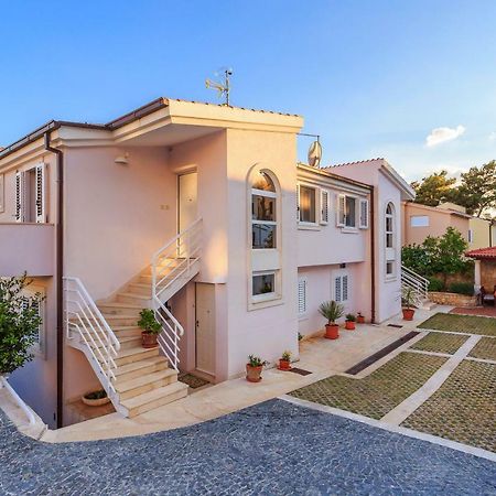 Holiday Home Lola, Sea On A Palm! Heated Pool トロギール エクステリア 写真