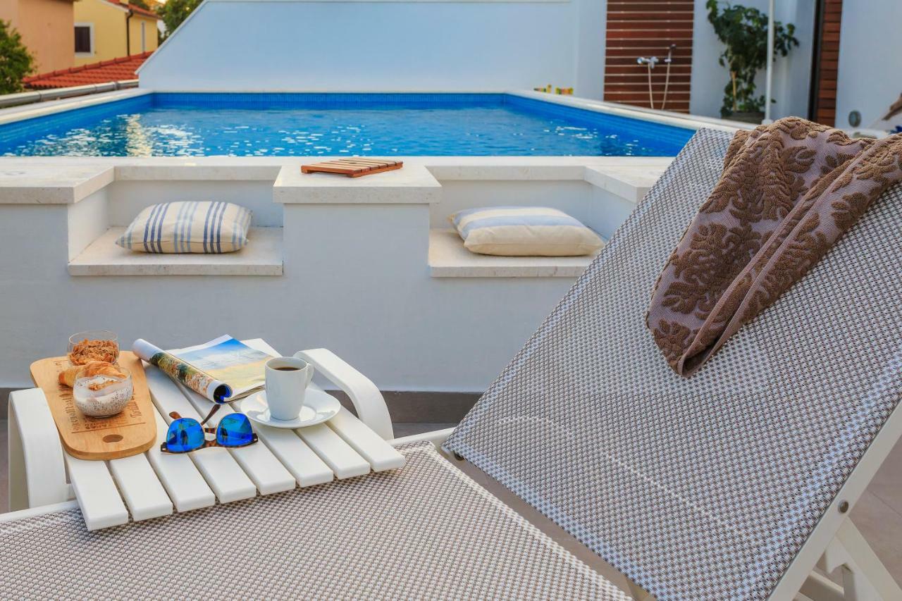 Holiday Home Lola, Sea On A Palm! Heated Pool トロギール エクステリア 写真
