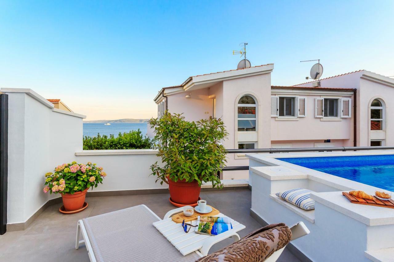 Holiday Home Lola, Sea On A Palm! Heated Pool トロギール エクステリア 写真