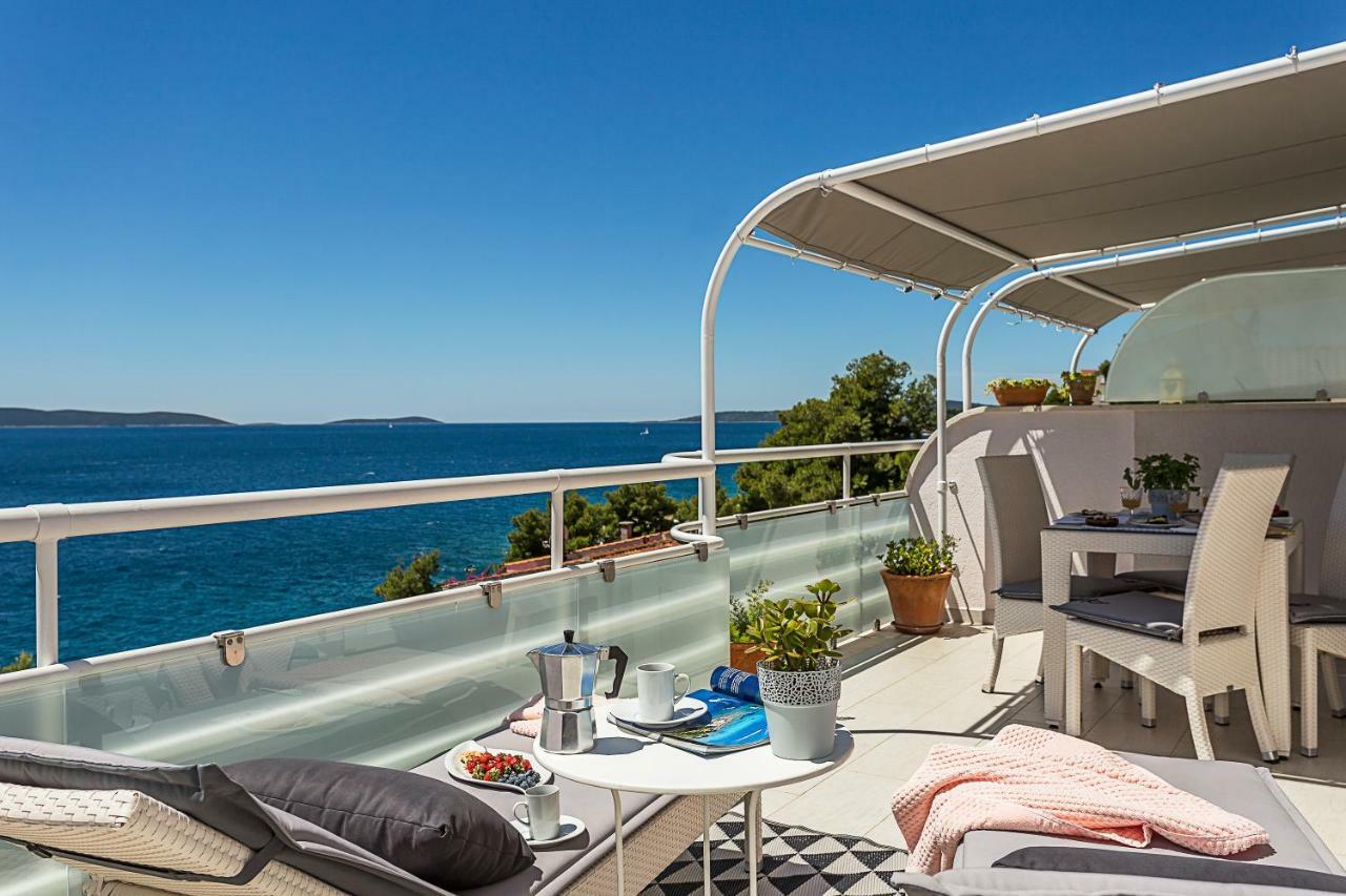 Holiday Home Lola, Sea On A Palm! Heated Pool トロギール エクステリア 写真