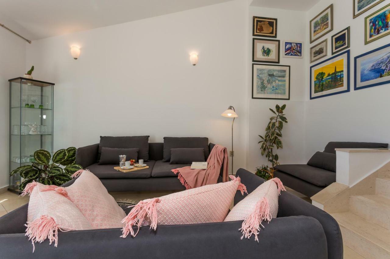 Holiday Home Lola, Sea On A Palm! Heated Pool トロギール エクステリア 写真