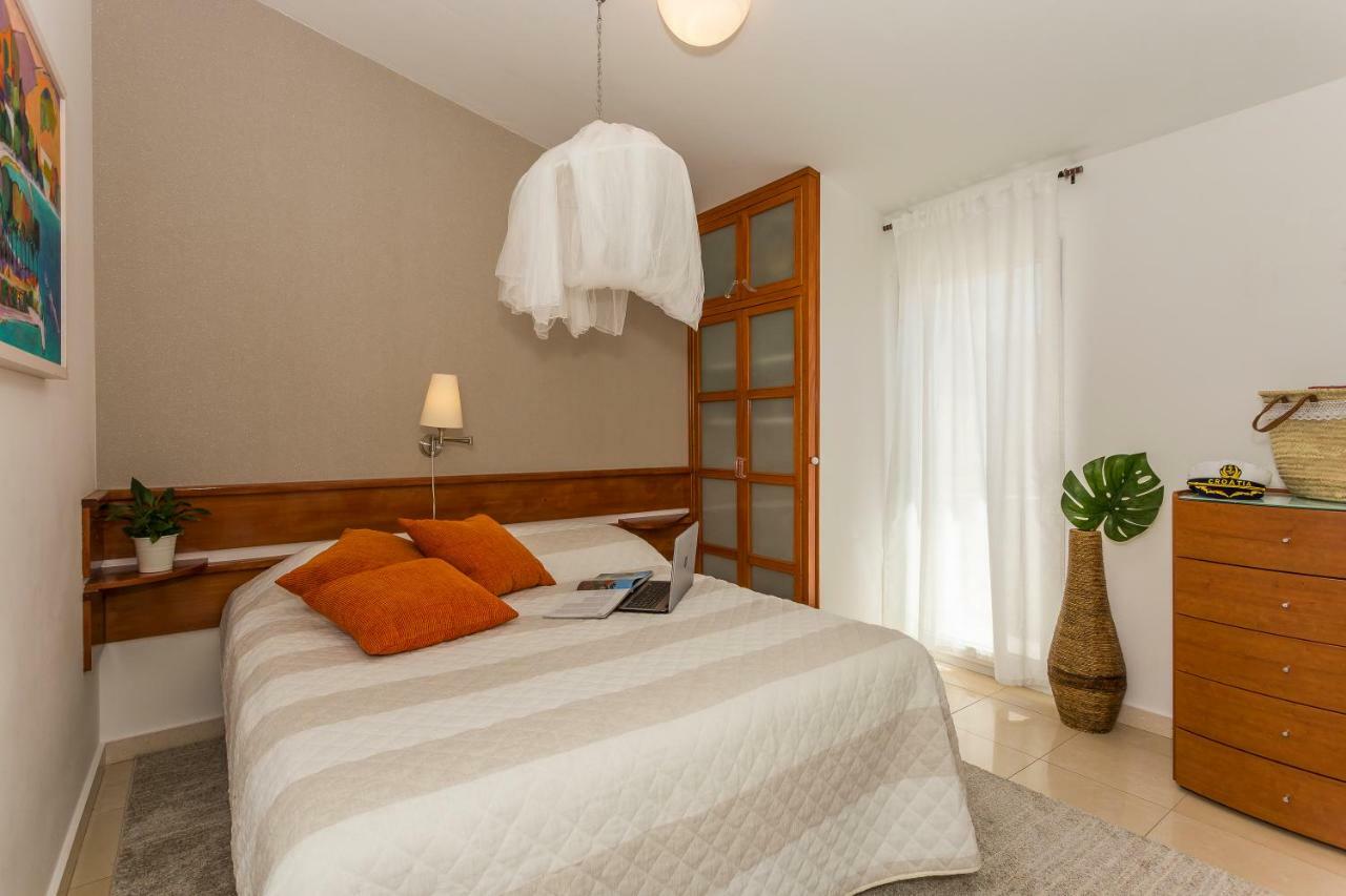 Holiday Home Lola, Sea On A Palm! Heated Pool トロギール エクステリア 写真