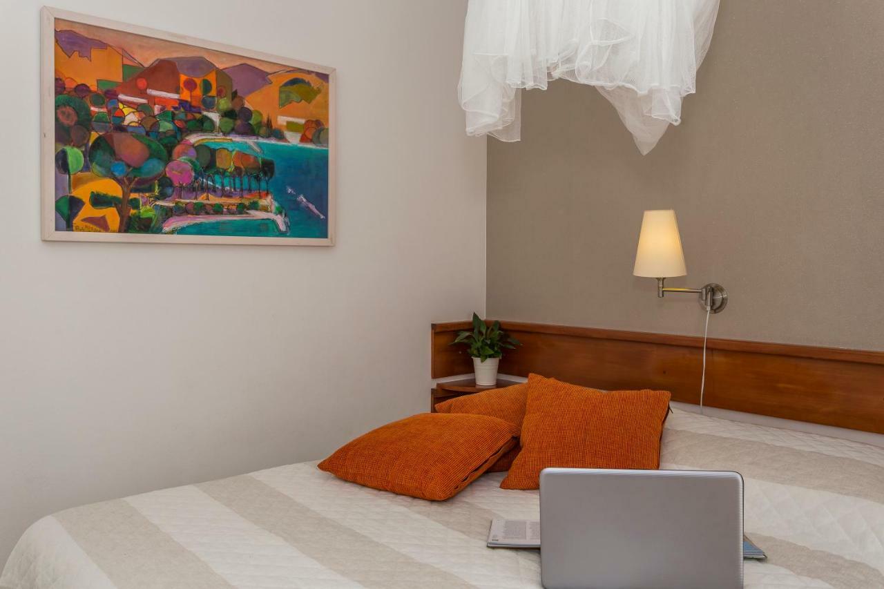 Holiday Home Lola, Sea On A Palm! Heated Pool トロギール エクステリア 写真