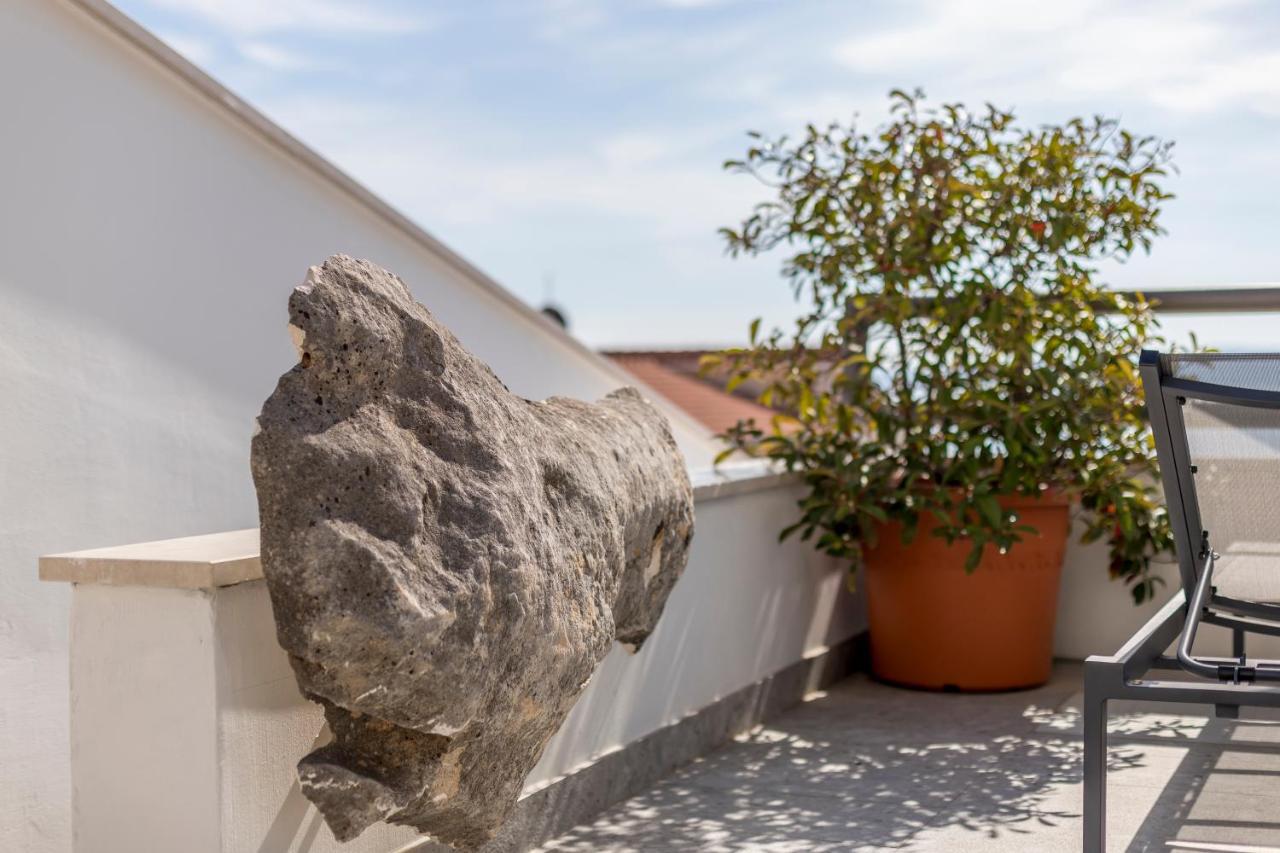 Holiday Home Lola, Sea On A Palm! Heated Pool トロギール エクステリア 写真