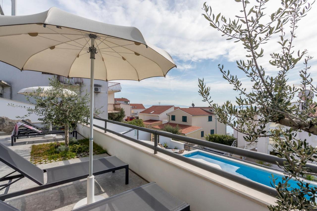 Holiday Home Lola, Sea On A Palm! Heated Pool トロギール エクステリア 写真