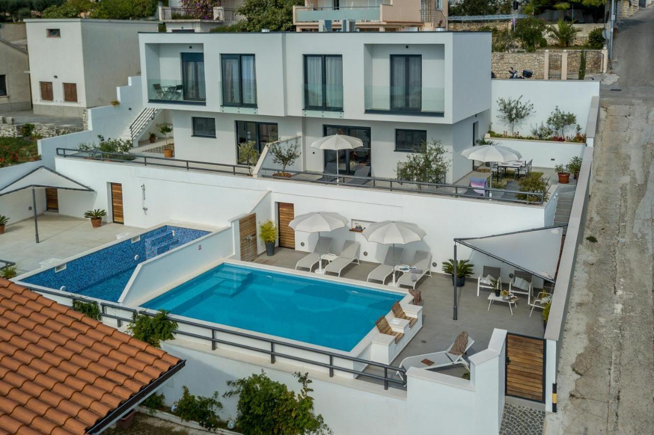 Holiday Home Lola, Sea On A Palm! Heated Pool トロギール エクステリア 写真